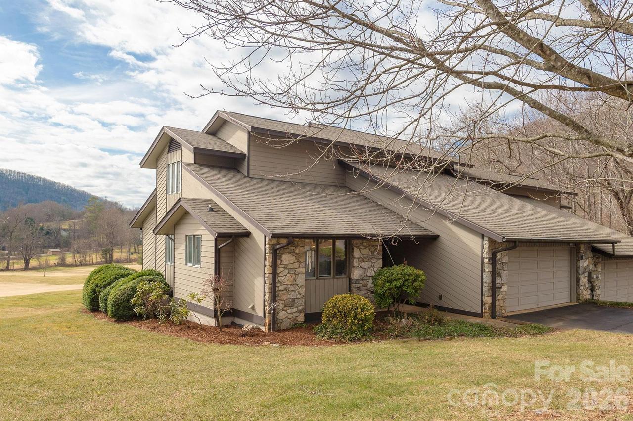 30 La Vista Dr., Mills River, NC 28759