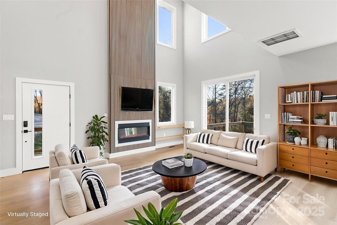 62 Upper Moffitt Rd., Asheville, NC 28805