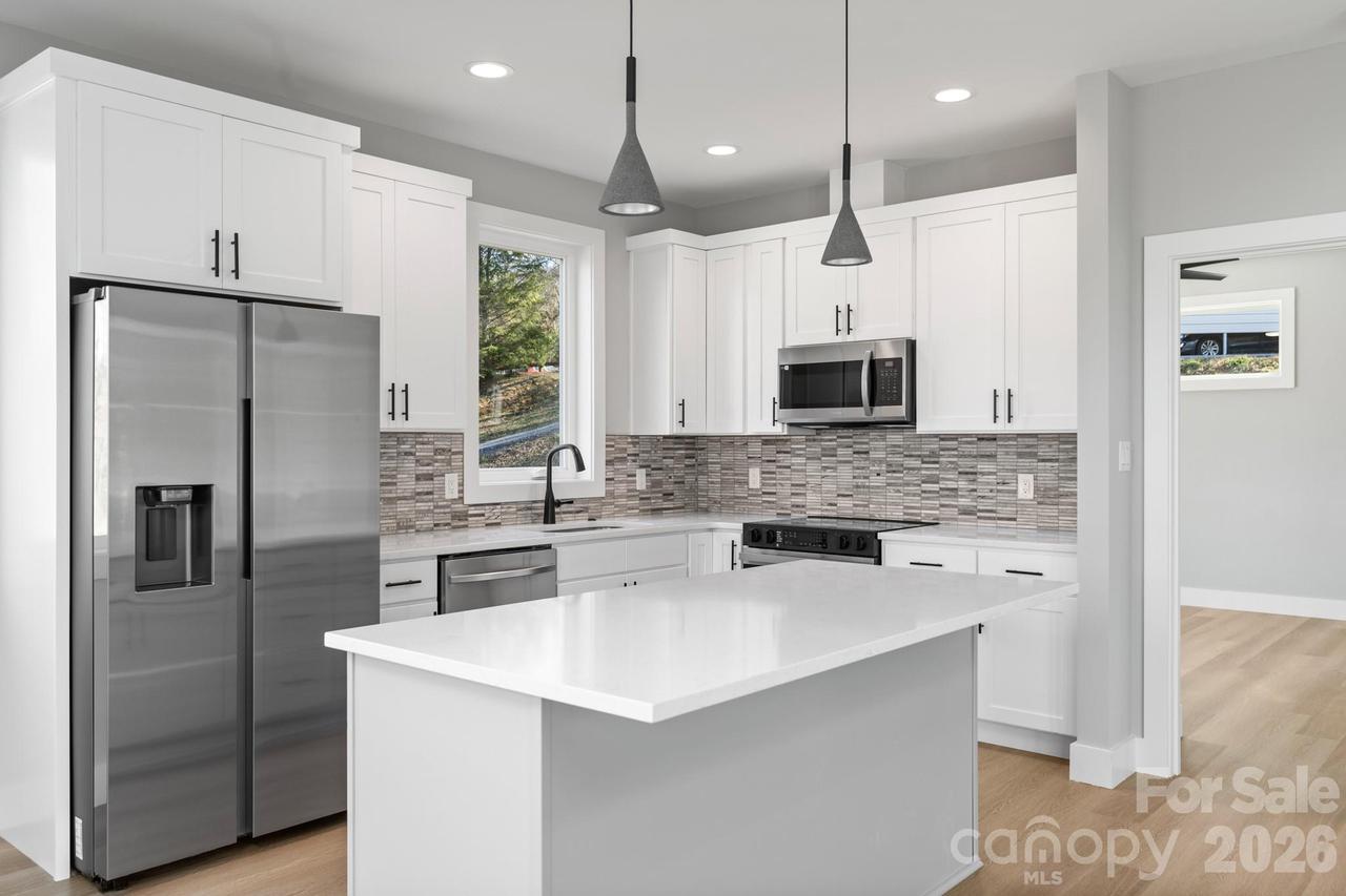 62 Upper Moffitt Rd., Asheville, NC 28805