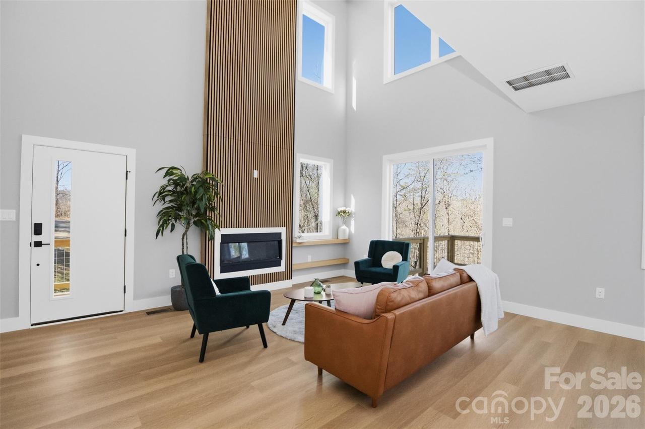 62 Upper Moffitt Rd., Asheville, NC 28805