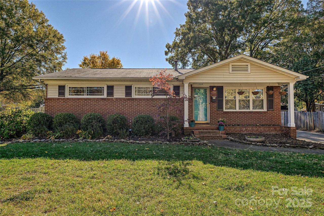1514 Briarfield Dr., Charlotte, NC 28205