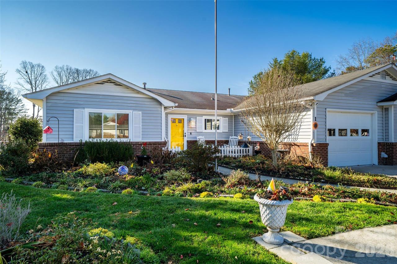 1 Wintry Dr., Hendersonville, NC 28792