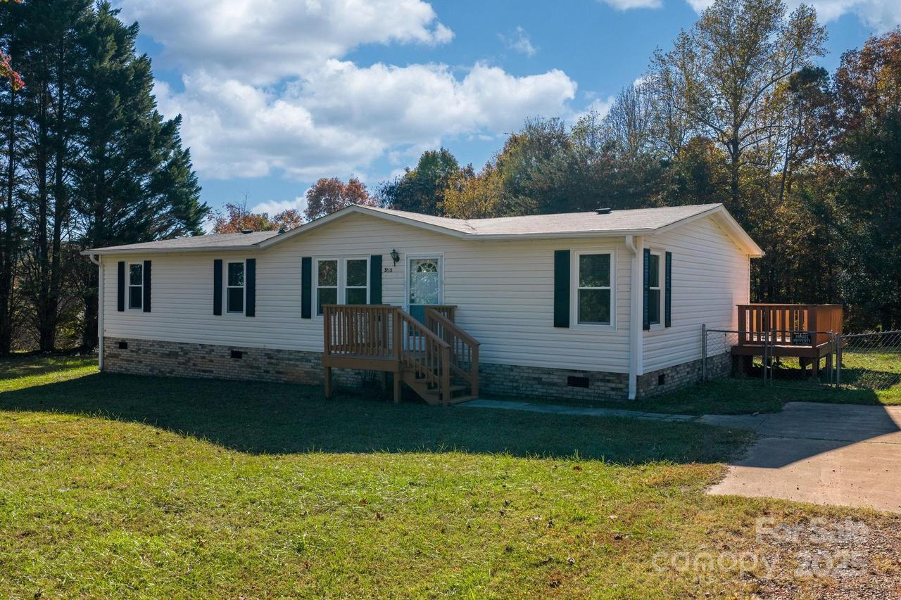390 River Shoals Ridge Dr., Taylorsville, NC 28681
