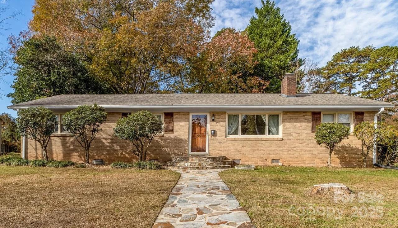 1301 Laurel Ln., Gastonia, NC 28054