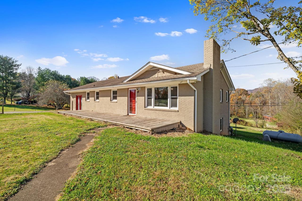 193 Dogwood Rd., Candler, NC 28715