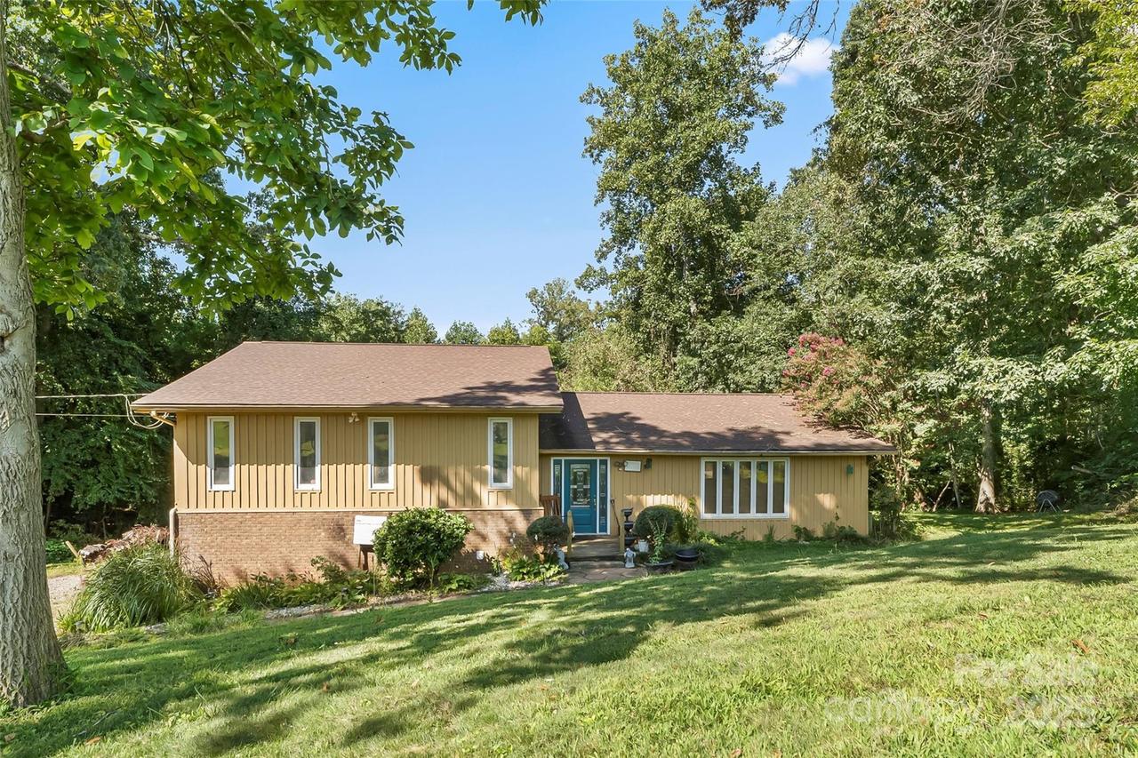 11 Creasman Pl., Asheville, NC 28806