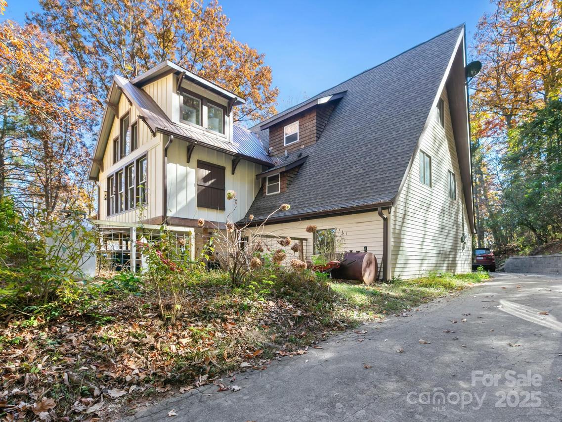 39 Little Piney Mountain Rd., Candler, NC 28715