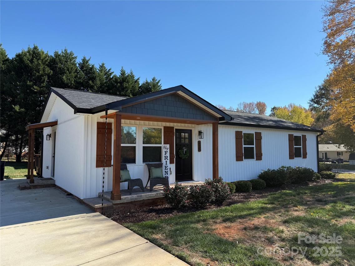 624 Cedar Grove Dr., Gastonia, NC 28056