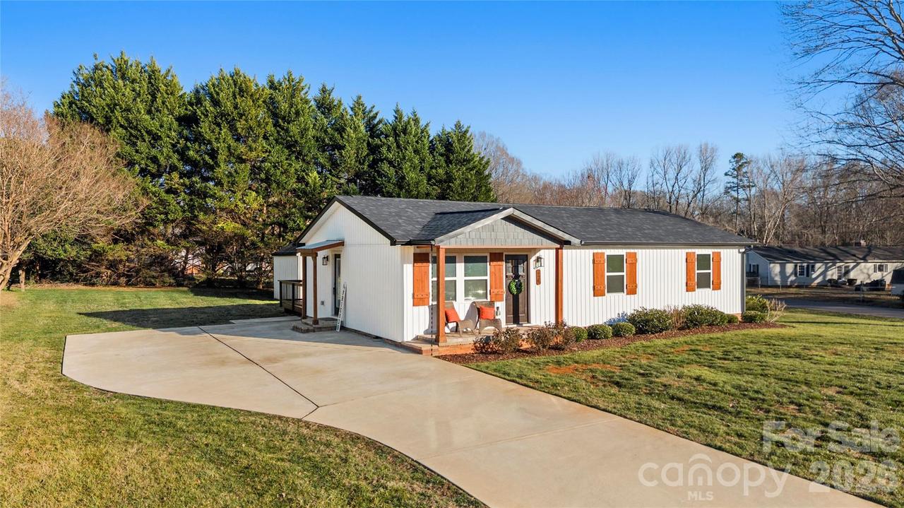 624 Cedar Grove Dr., Gastonia, NC 28056