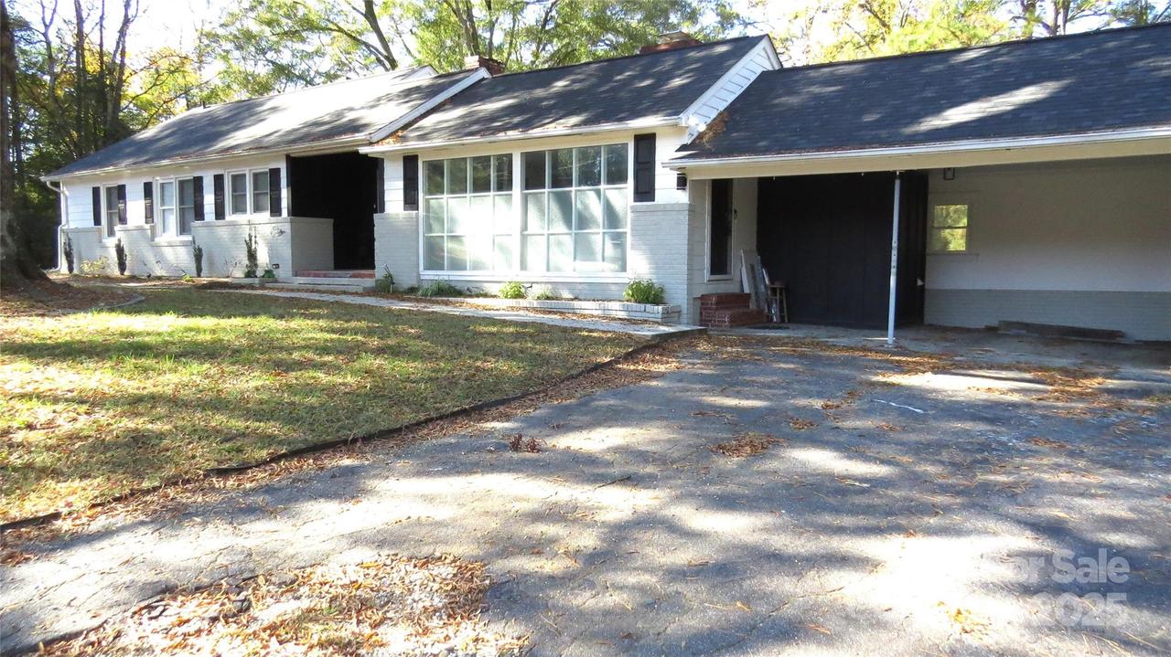 2104 Hillcrest Ave., Albemarle, NC 28001