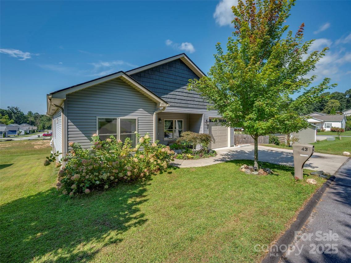 43 Middle St., Hendersonville, NC 28792