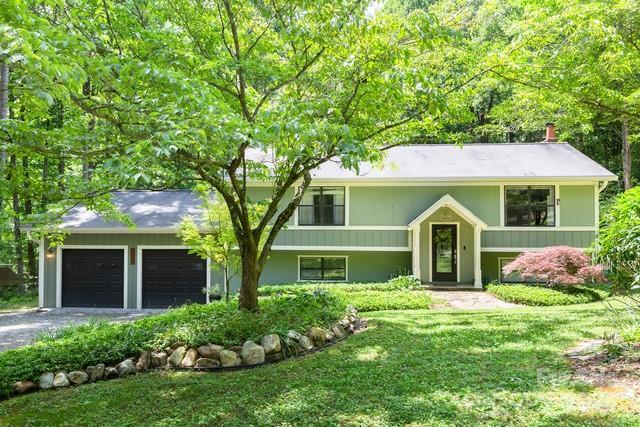 109 Crosswick Ln., Hendersonville, NC 28739