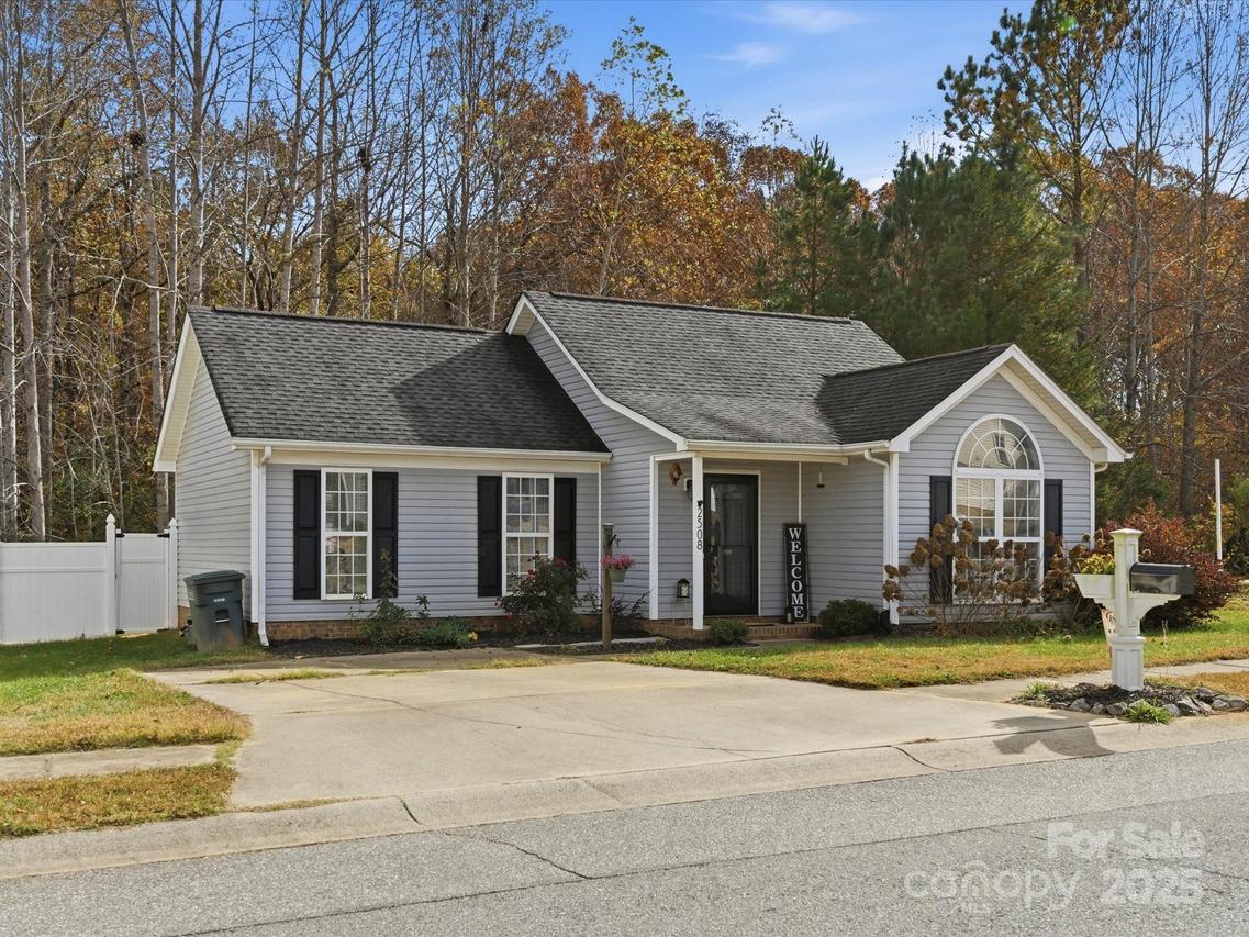 2508 Barkers Ridge Dr., Bessemer City, NC 28016