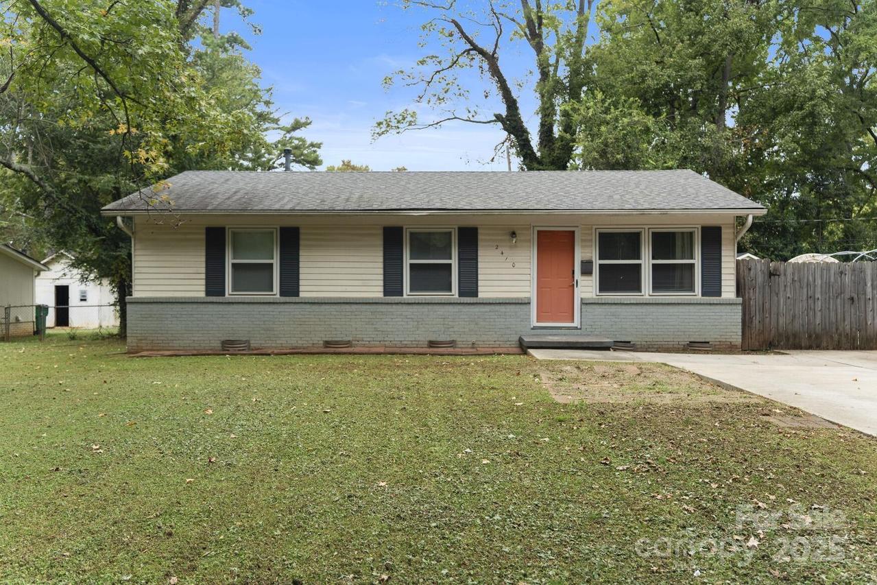 2410 Carrington Ct., Charlotte, NC 28208