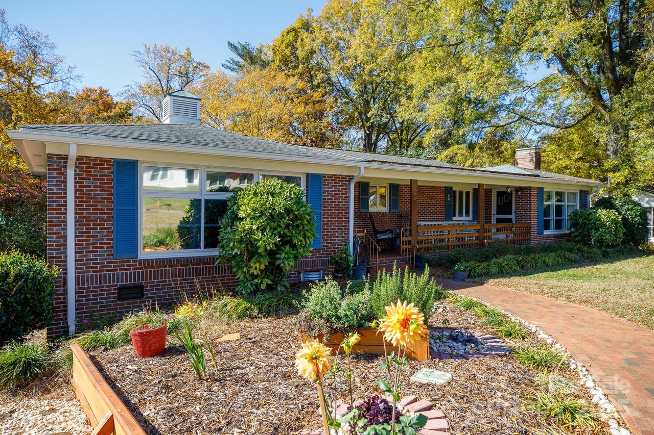 145 21st Ave., Hickory, NC 28601