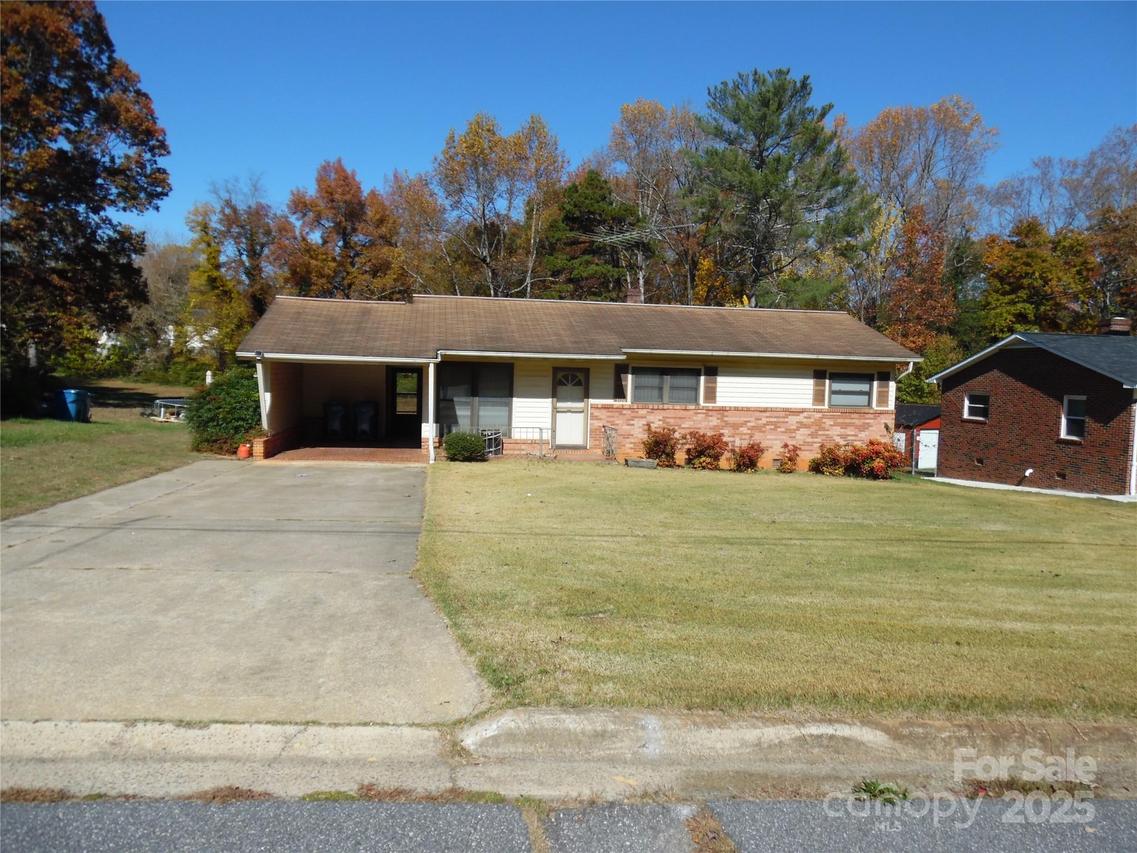 3120 6th Ave., Hickory, NC 28602