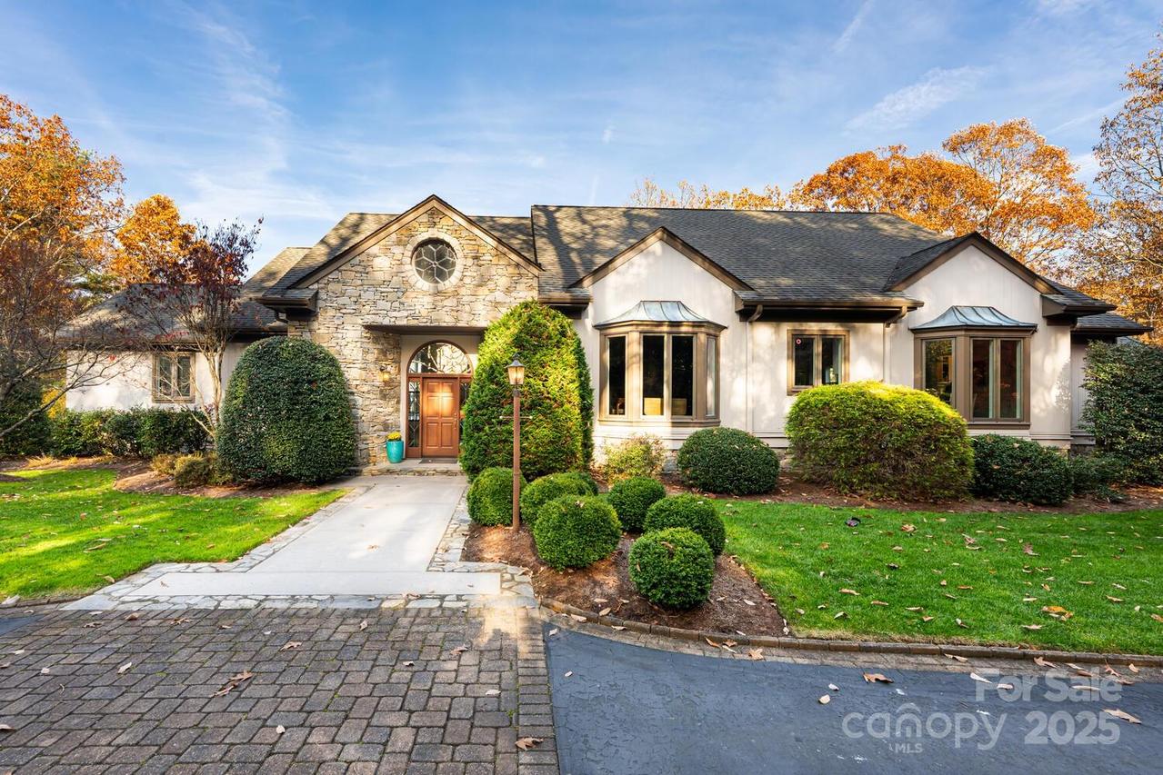 106 Woodglen Ct., Flat Rock, NC 28731