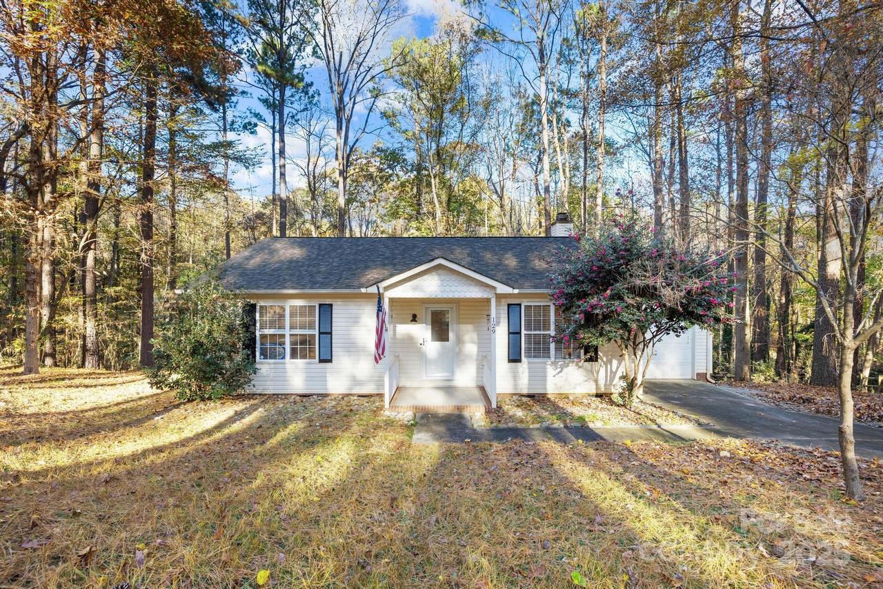 129 Mills Valley Dr., Mooresville, NC 28117