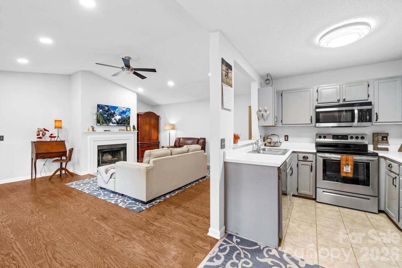 129 Mills Valley Dr., Mooresville, NC 28117