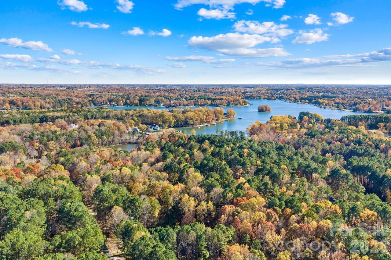 129 Mills Valley Dr., Mooresville, NC 28117