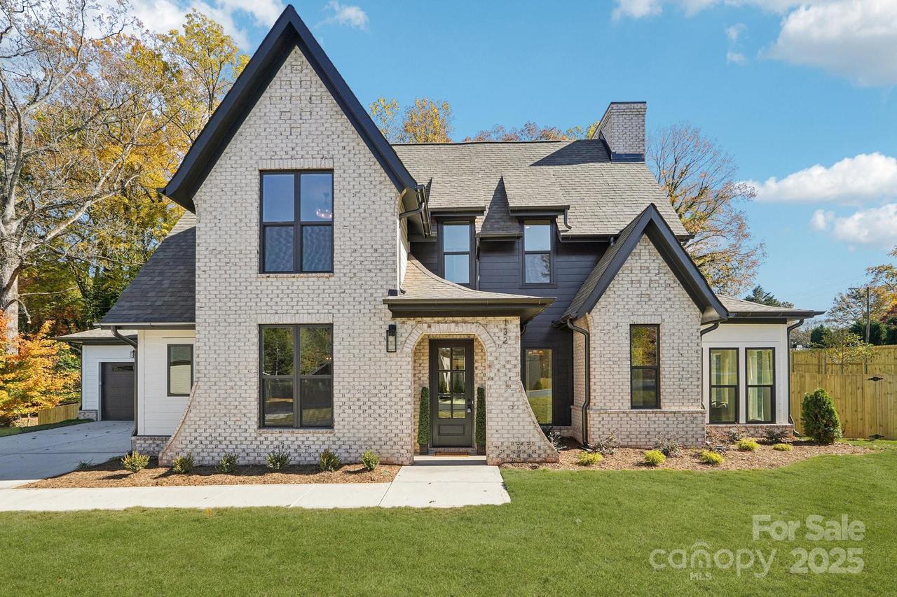 132 Sardis Ln., Charlotte, NC 28270
