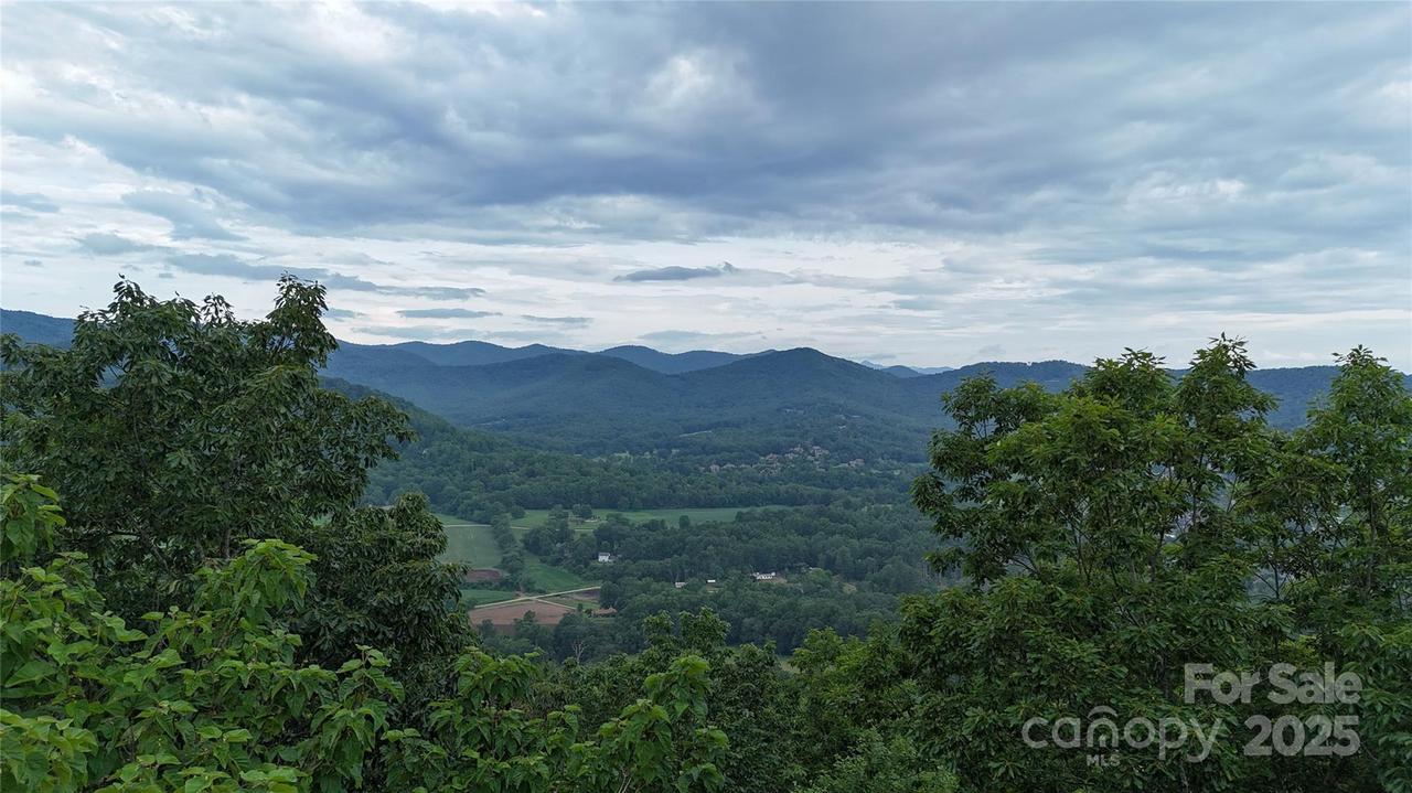 27 Deer Grass Ct., Arden, NC 28704