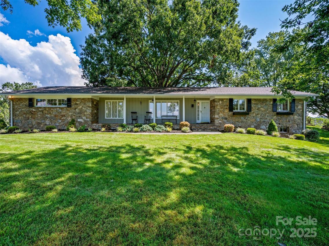 134 Lone Oak Dr., Clyde, NC 28721