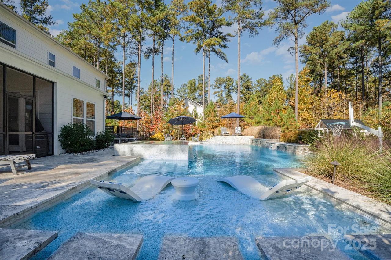 122 Sills Creek Ln., Mooresville, NC 28115