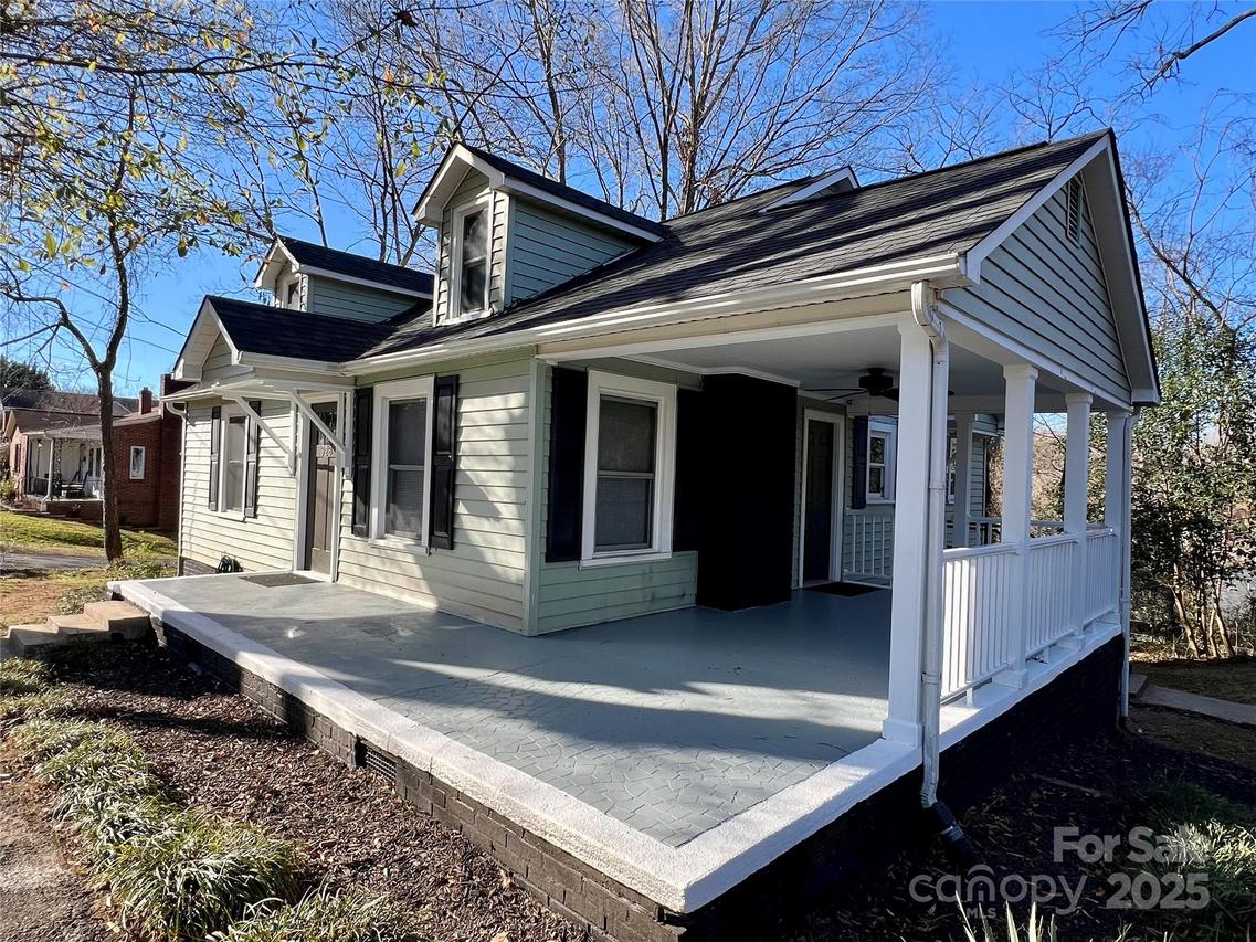 328 11th St., Hickory, NC 28602