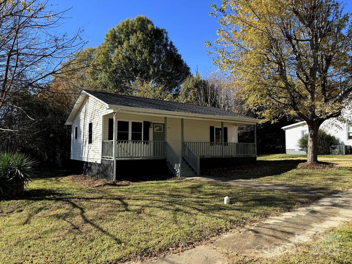 1208 N Ashe Ave., Newton, NC 28658