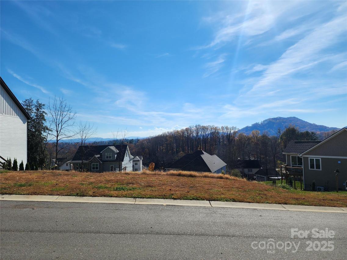 146 Meadow Breeze Rd., Arden, NC 28704