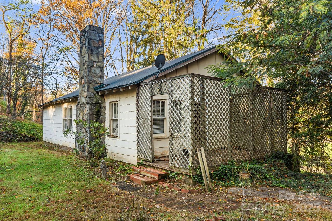 49 Willow Creek Dr., Asheville, NC 28803