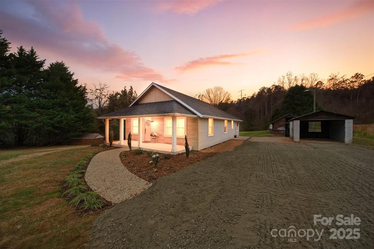 2027 Old Shelby Rd., Hickory, NC 28602