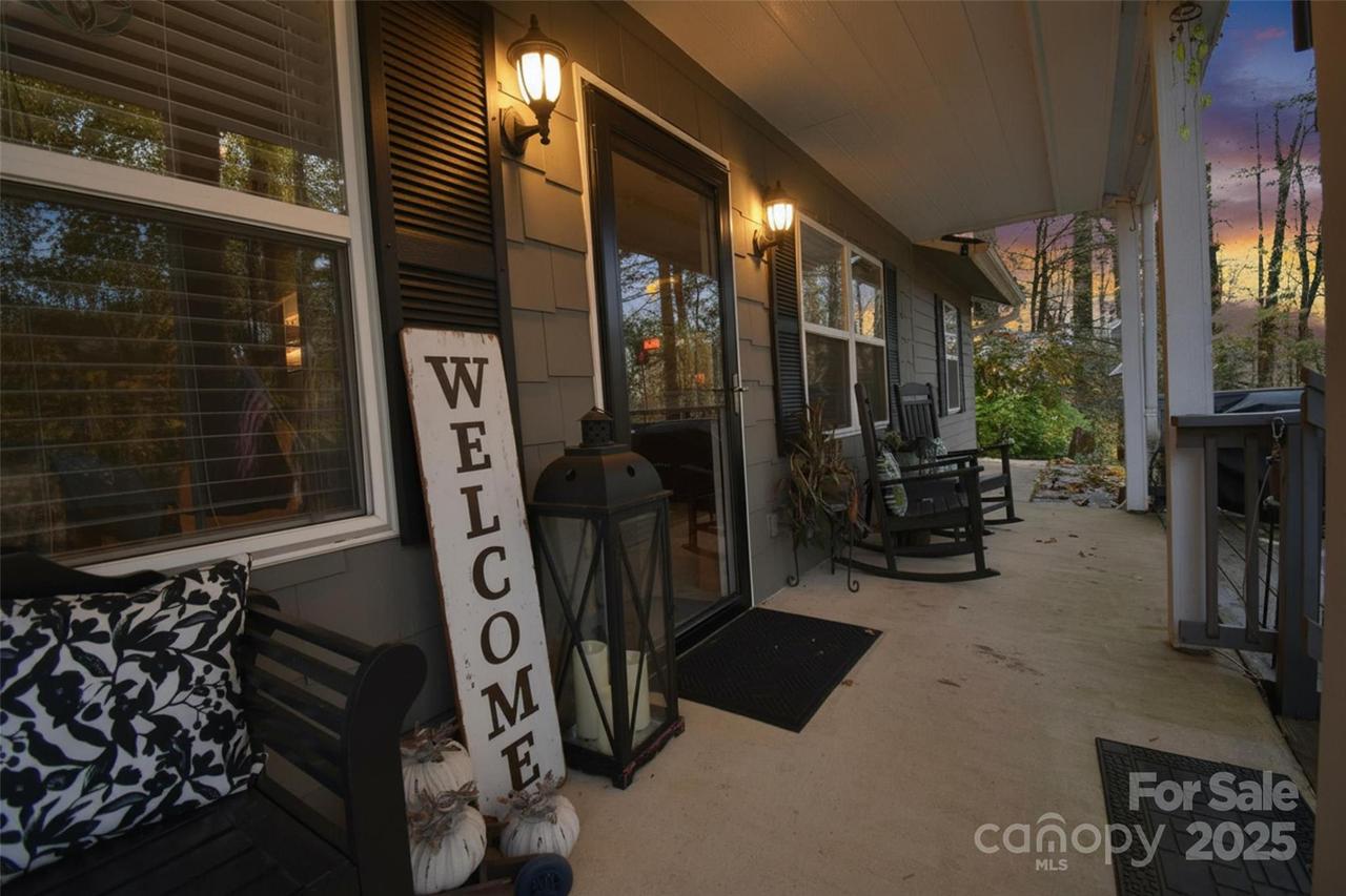 184 Pisgah Shadows Rd., Penrose, NC 28766