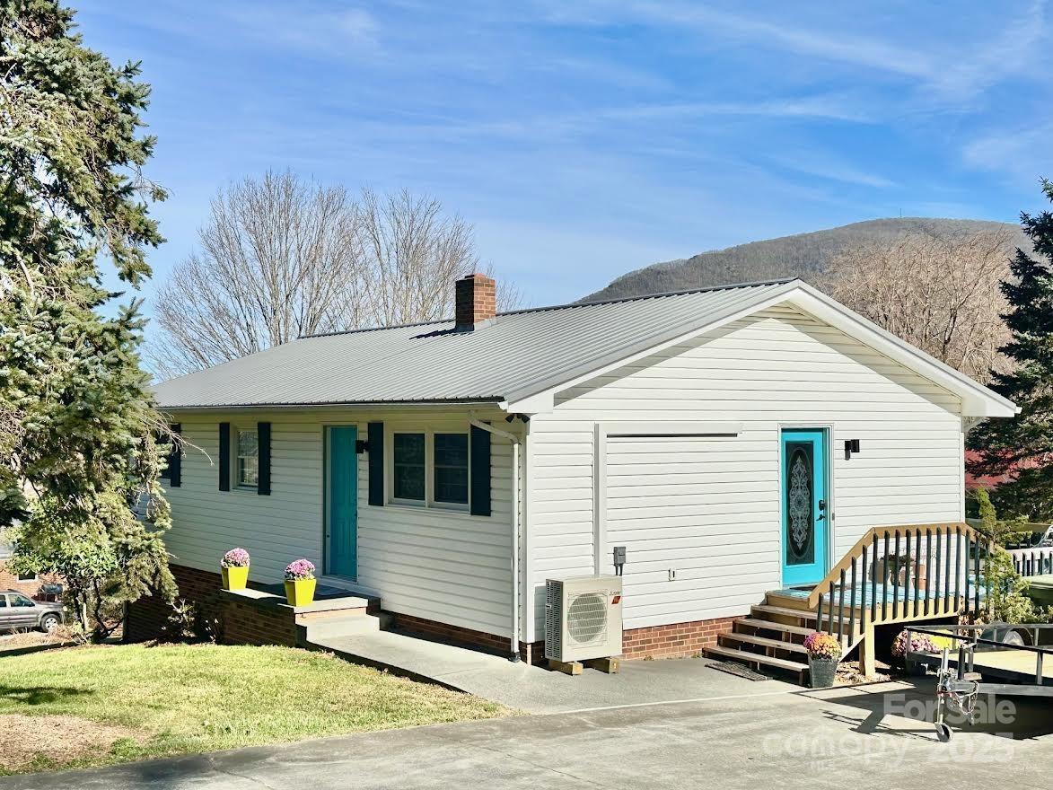 411 Poplar Ave., West Jefferson, NC 28694