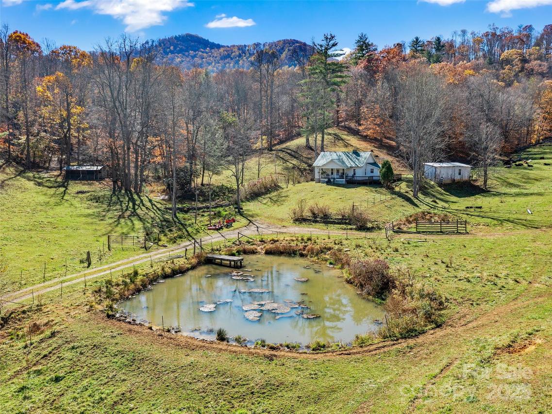 321 Lyle Ln., Green Mountain, NC 28740