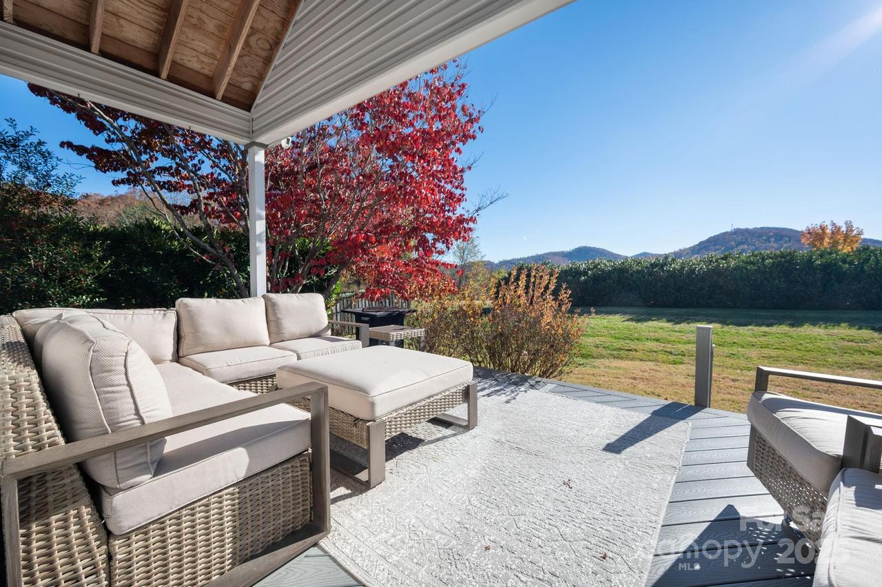 207 Farm Creek Dr., Asheville, NC 28806