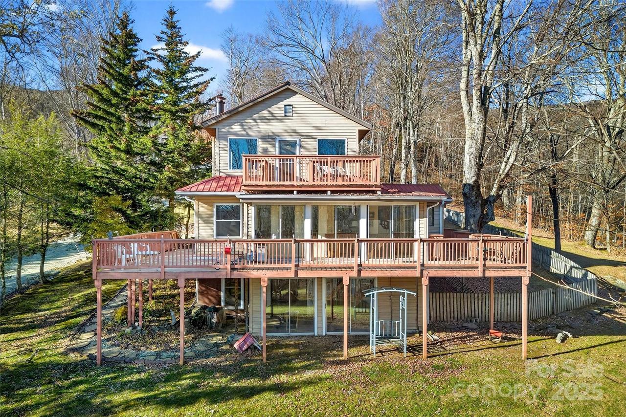 36 Mitchell View Rd., Bakersville, NC 28705