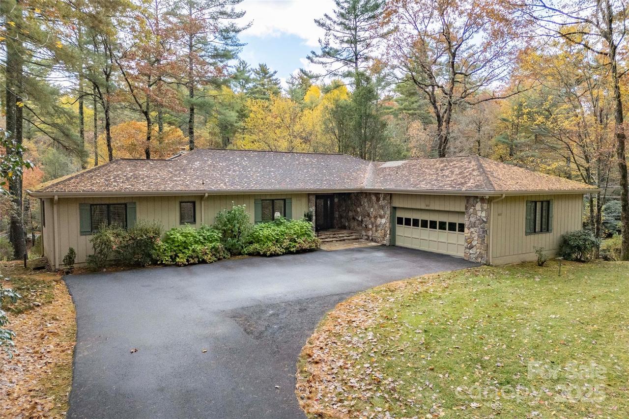 572 N East Shore Dr., Lake Toxaway, NC 28747