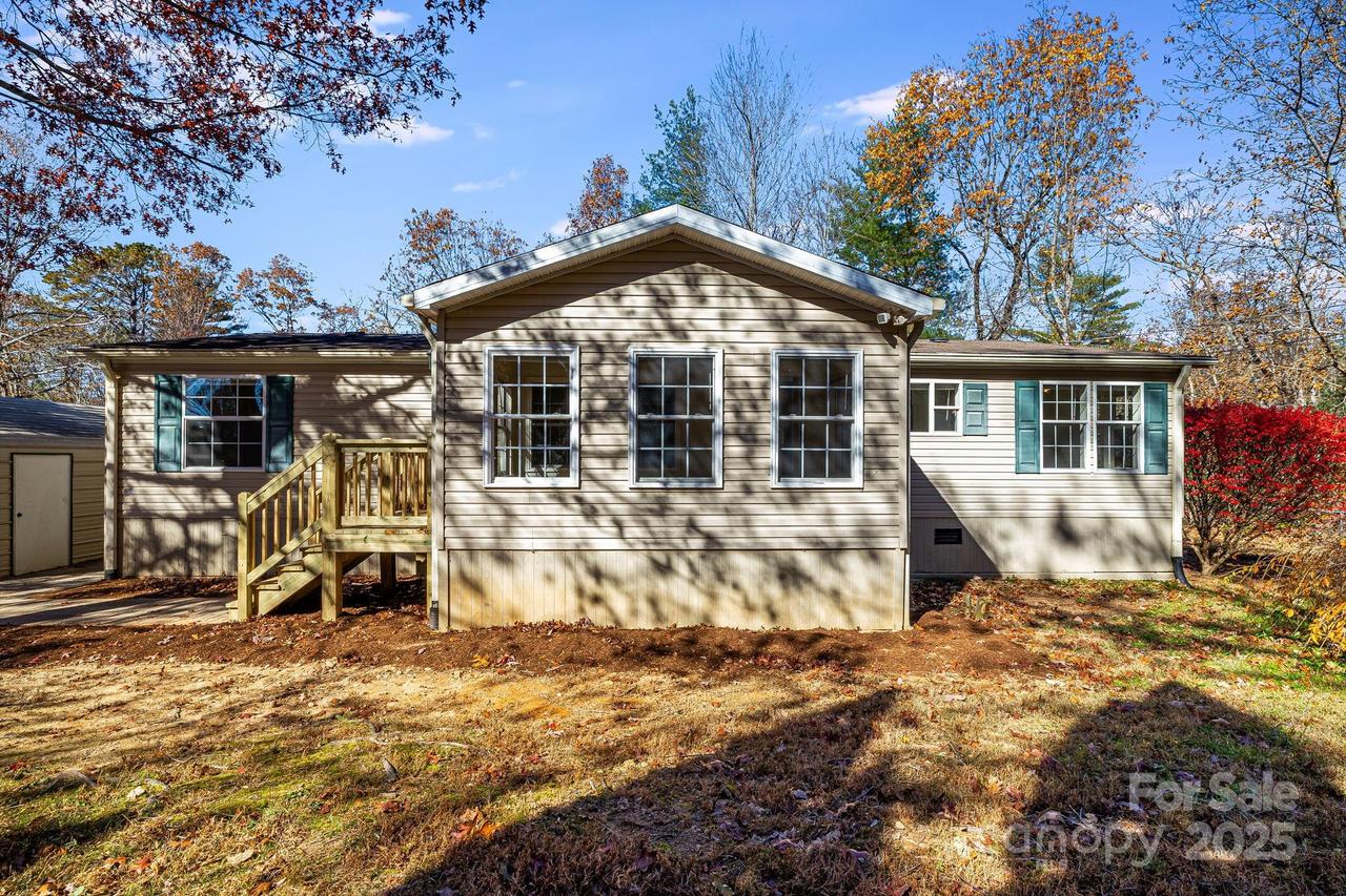 20 Luckenbach Dr., Fairview, NC 28730