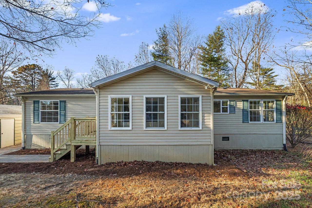 20 Luckenbach Dr., Fairview, NC 28730