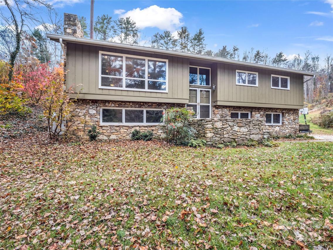 35 Fieldcrest Cir., Asheville, NC 28806