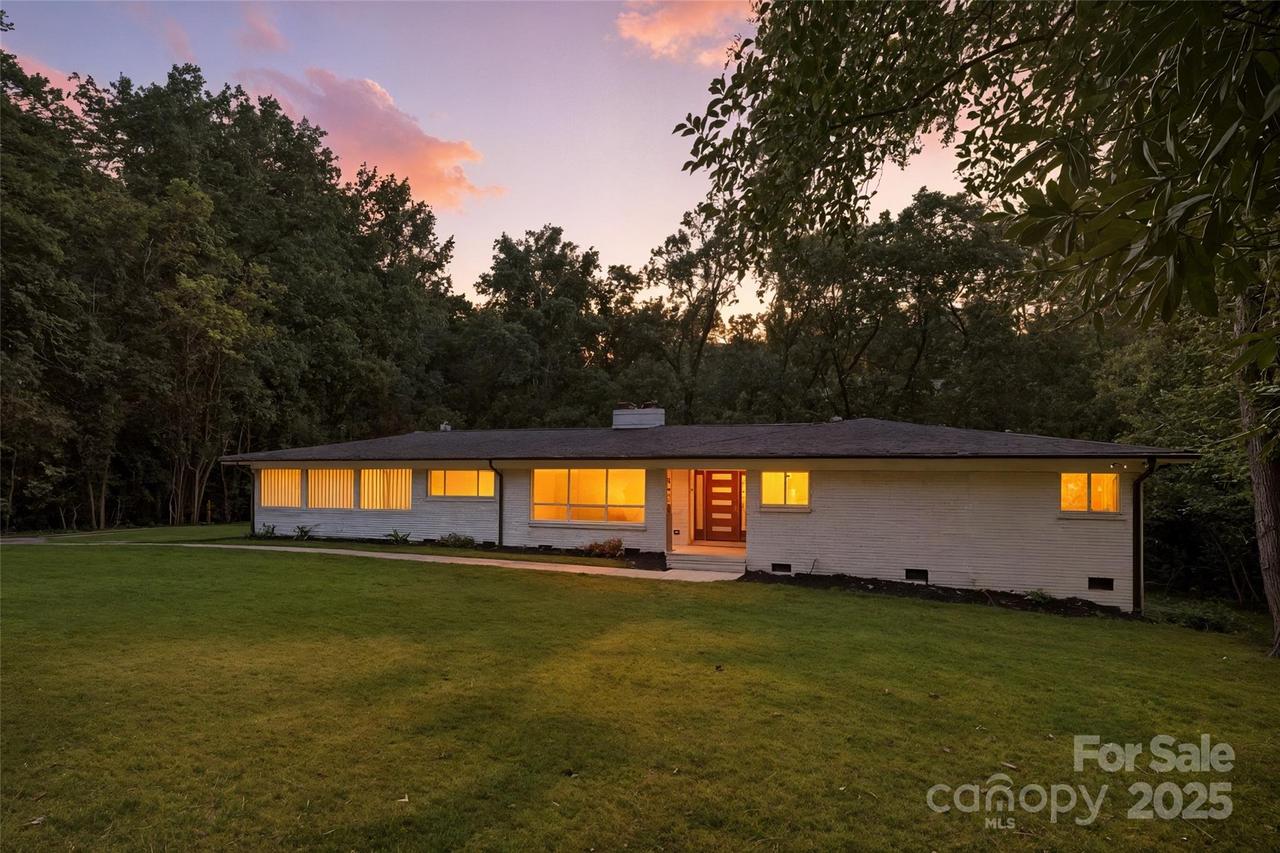 1408 Burtonwood Cir., Charlotte, NC 28212