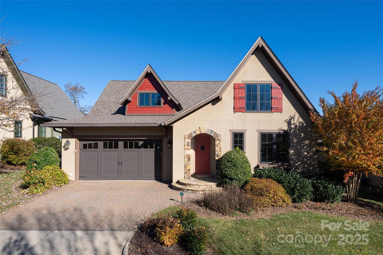 38 Chantilly Dr., Asheville, NC 28804