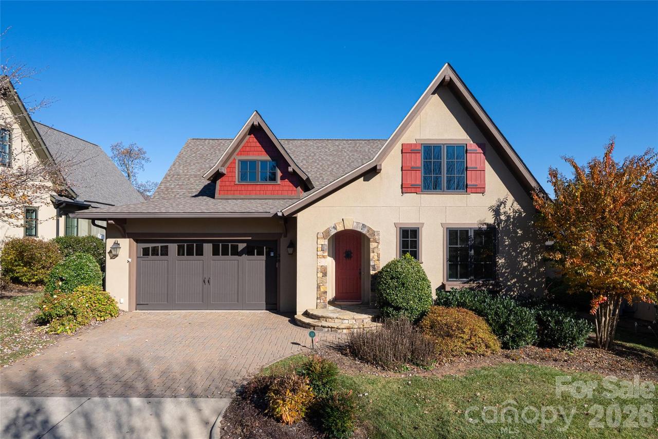 38 Chantilly Dr., Asheville, NC 28804
