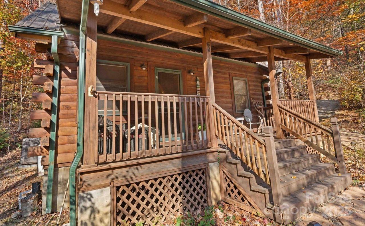 65 Charleston Harbor Dr., Saluda, NC 28773