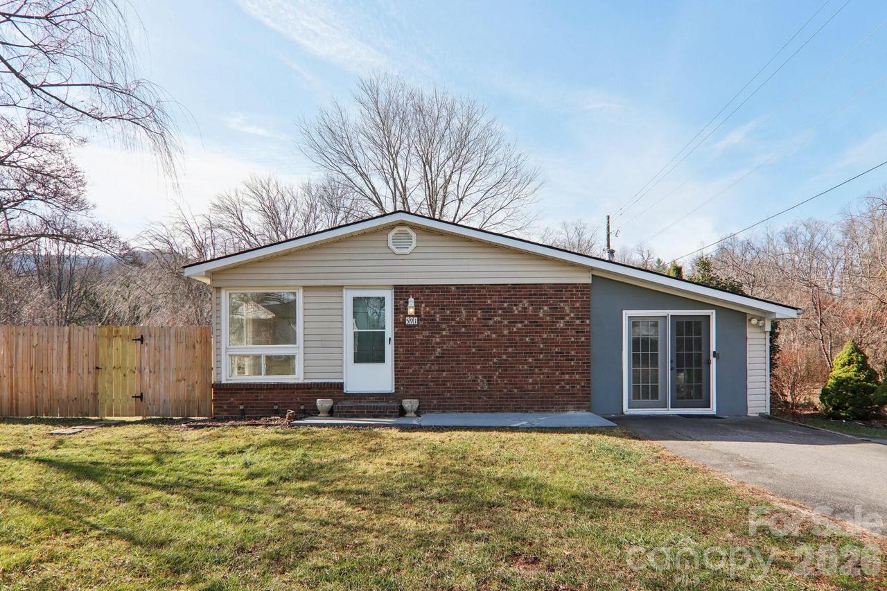 591 Blue Ridge Rd., Black Mountain, NC 28711