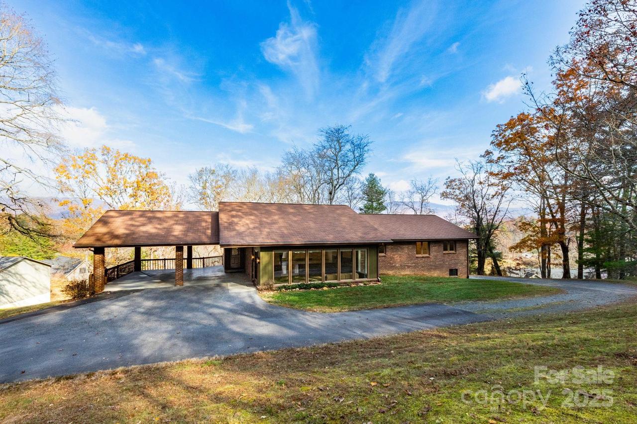 84 Joe Jenkins Rd., Fairview, NC 28730
