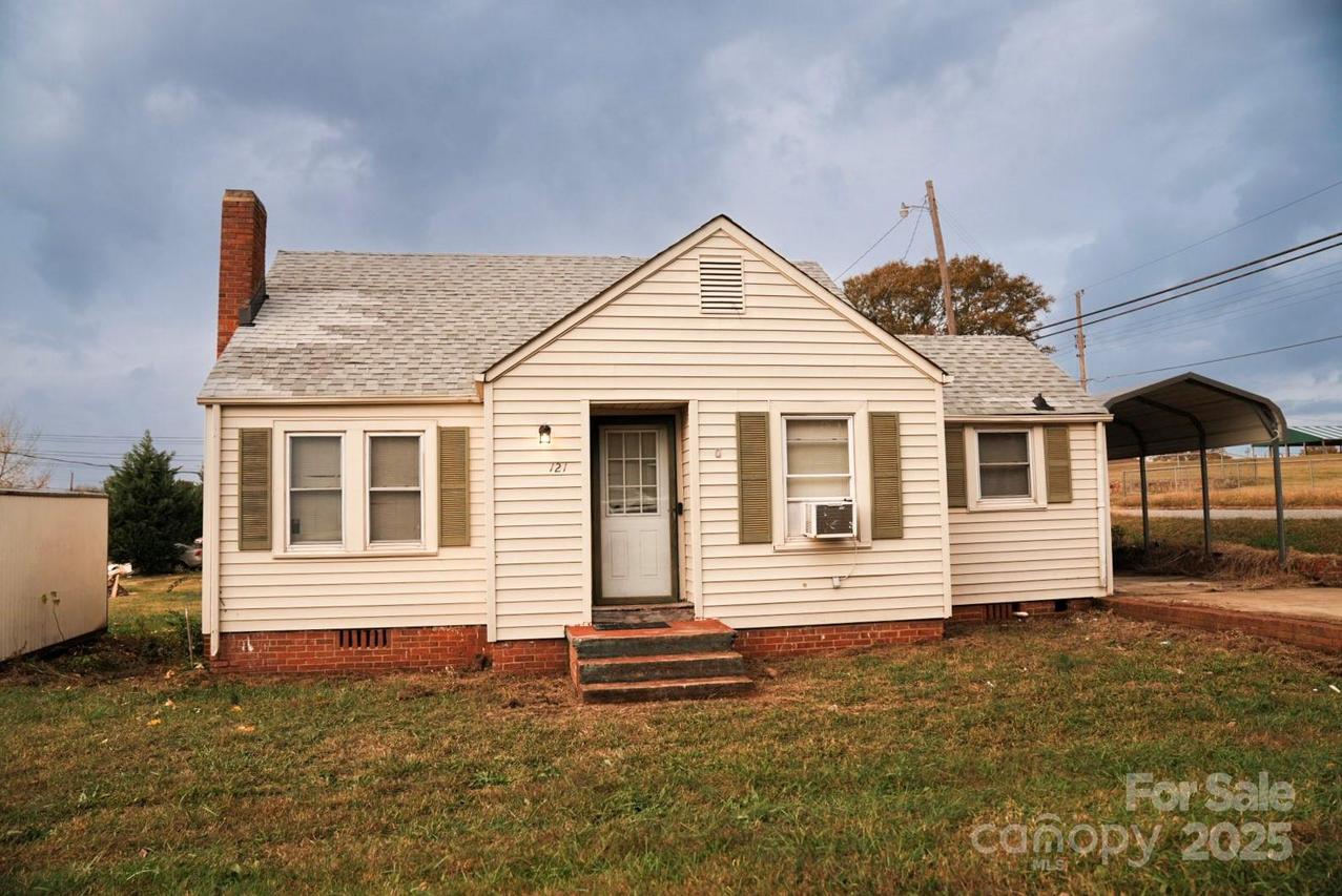 121 Martin St., Ellenboro, NC 28040
