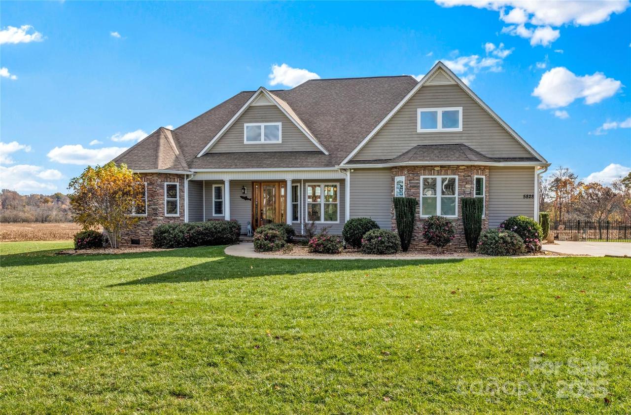 5828 Jordan Gate Dr., East Bend, NC 27018